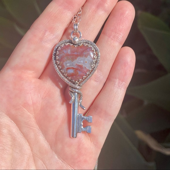 Artisan handmade Key to my heart necklace - Picture 3 of 3